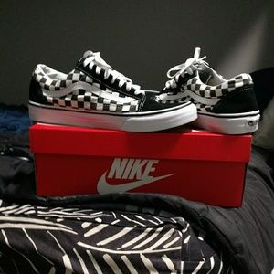 Mens size 12. Checkered old skool vans
